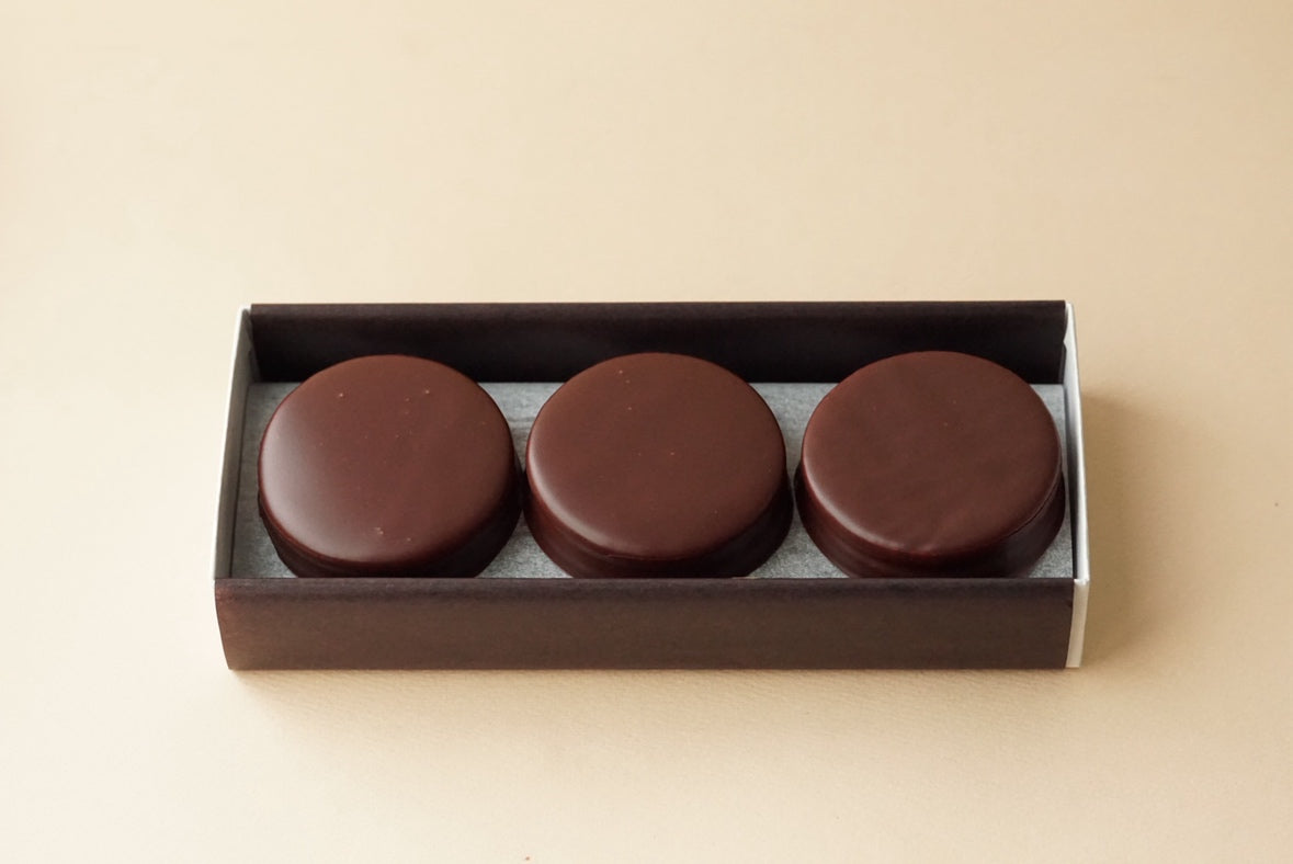 【ホワイトデー/3月8日以降配送商品】塩キャラメルショコラサンド（6枚セット）