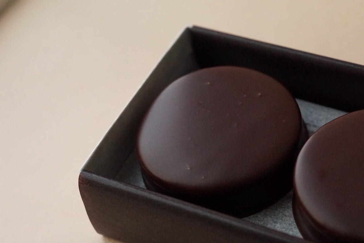 【ホワイトデー/3月8日以降配送商品】塩キャラメルショコラサンド（6枚セット）